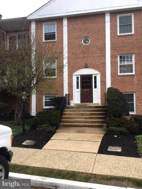 3961 LYNDHURST DR #301, Fairfax, VA 22031