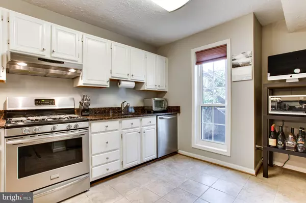 Oakton, VA 22124,9923 OAKTON TERRACE RD #9923