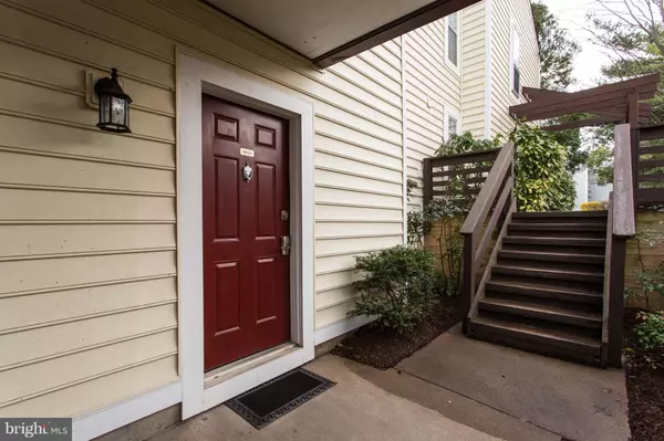 9923 OAKTON TERRACE RD #9923, Oakton, VA 22124
