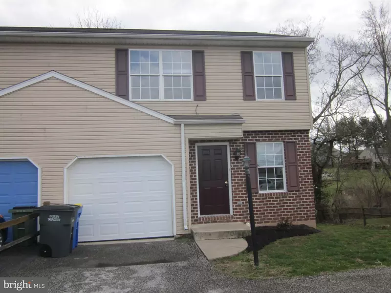 1833-E WYATT CIR, Dover, PA 17315