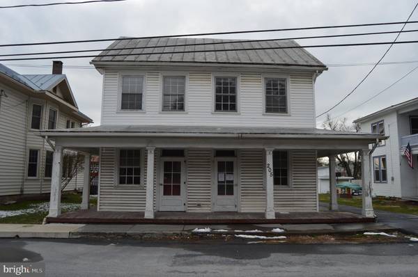 205 S MARKET ST, Schaefferstown, PA 17088