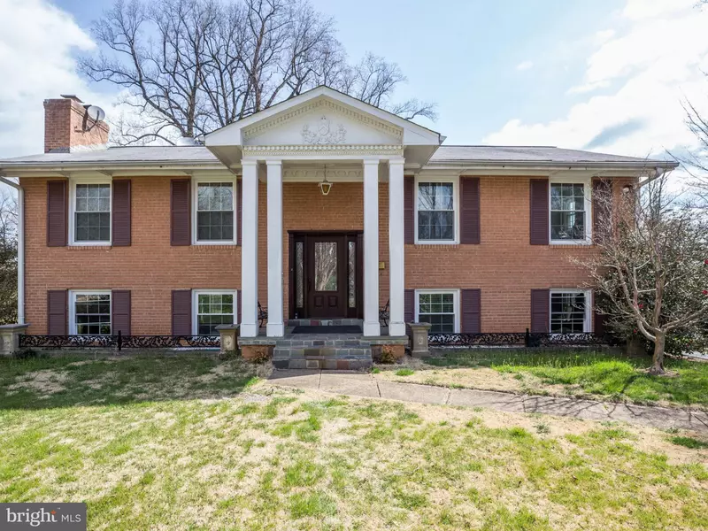 2623 WOODLEY PL, Falls Church, VA 22046