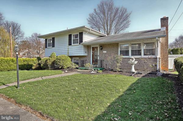 1860 HOLLY DR, Camp Hill, PA 17011