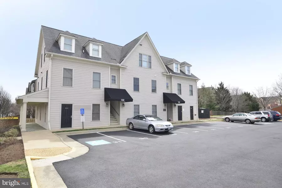 102 DRY MILL RD SW #203, Leesburg, VA 20175