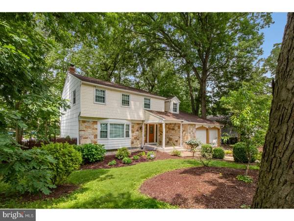 18 FOREST HILL DR, Cherry Hill, NJ 08003