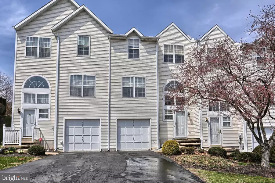 2014 DAYBREAK CIR, Harrisburg, PA 17110