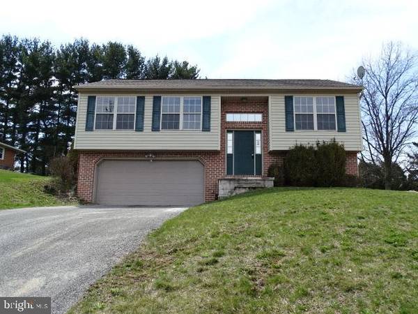 2020 TESLIN RD, York, PA 17404