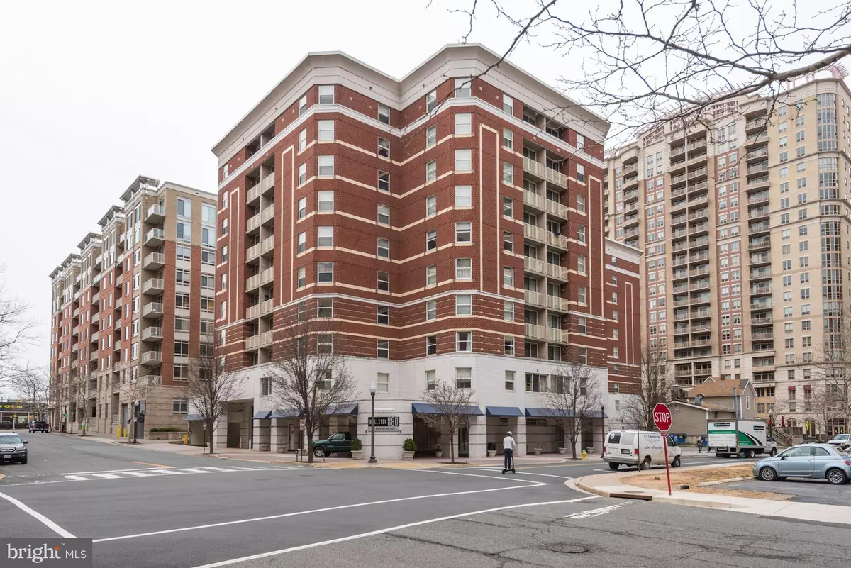 Arlington, VA 22203,880 POLLARD ST N #321