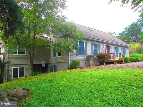 290 WHITE OAK TRL, Paw Paw, WV 25434