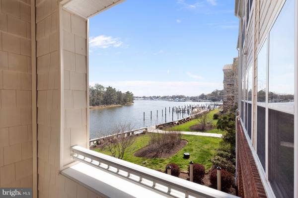 912 OYSTER BAY PL #203, Dowell, MD 20629