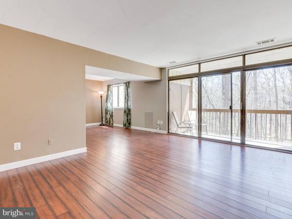 1670 PARKCREST CIR #200, Reston, VA 20190