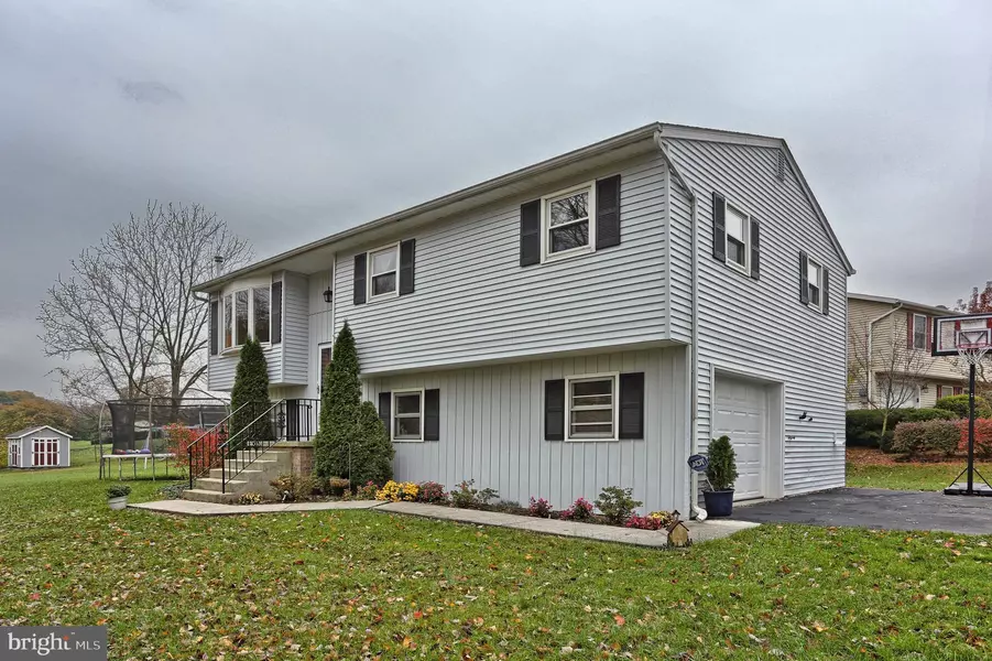 354 DORWART CIR, Etters, PA 17319