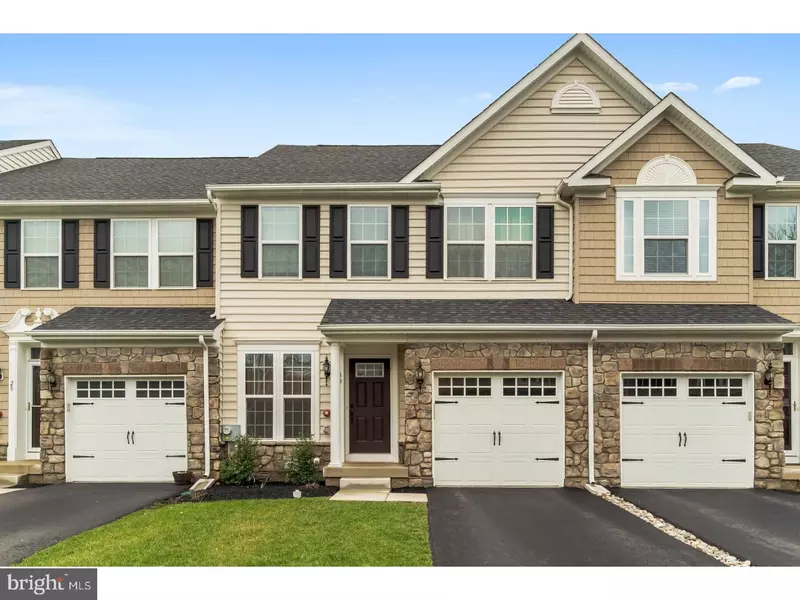 30 HAWKSWELL CIR, Oreland, PA 19075