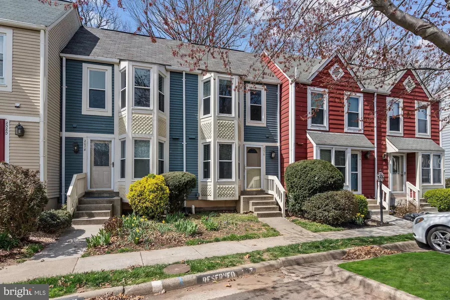 2076 WHISPERWOOD GLEN LN, Reston, VA 20191