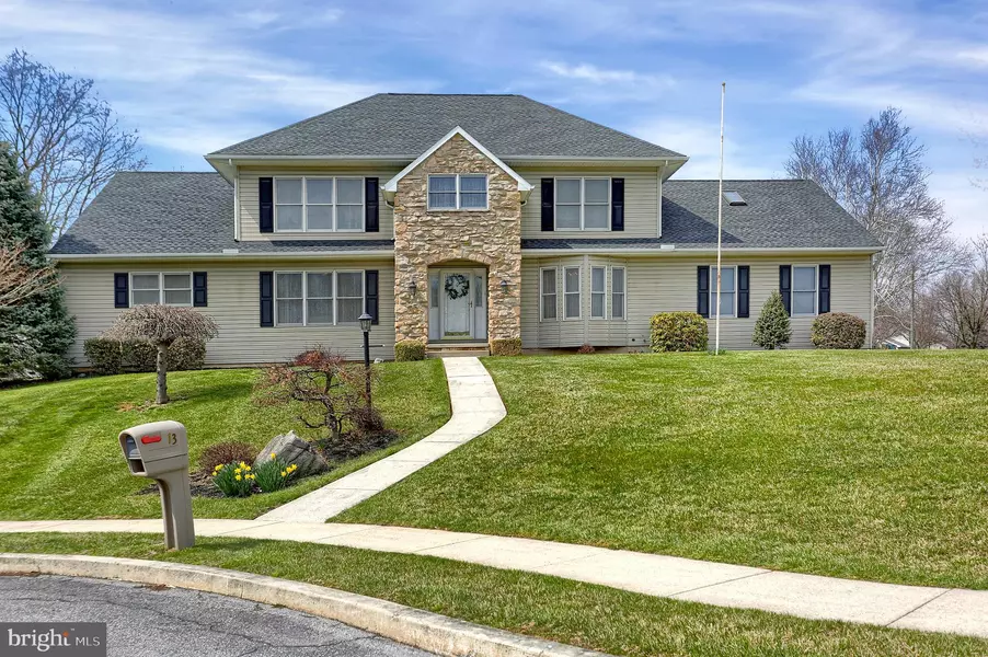 13 STEWART DR, Carlisle, PA 17013