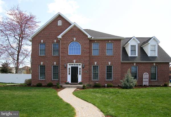 1300 KING ARTHUR DR, Mechanicsburg, PA 17050