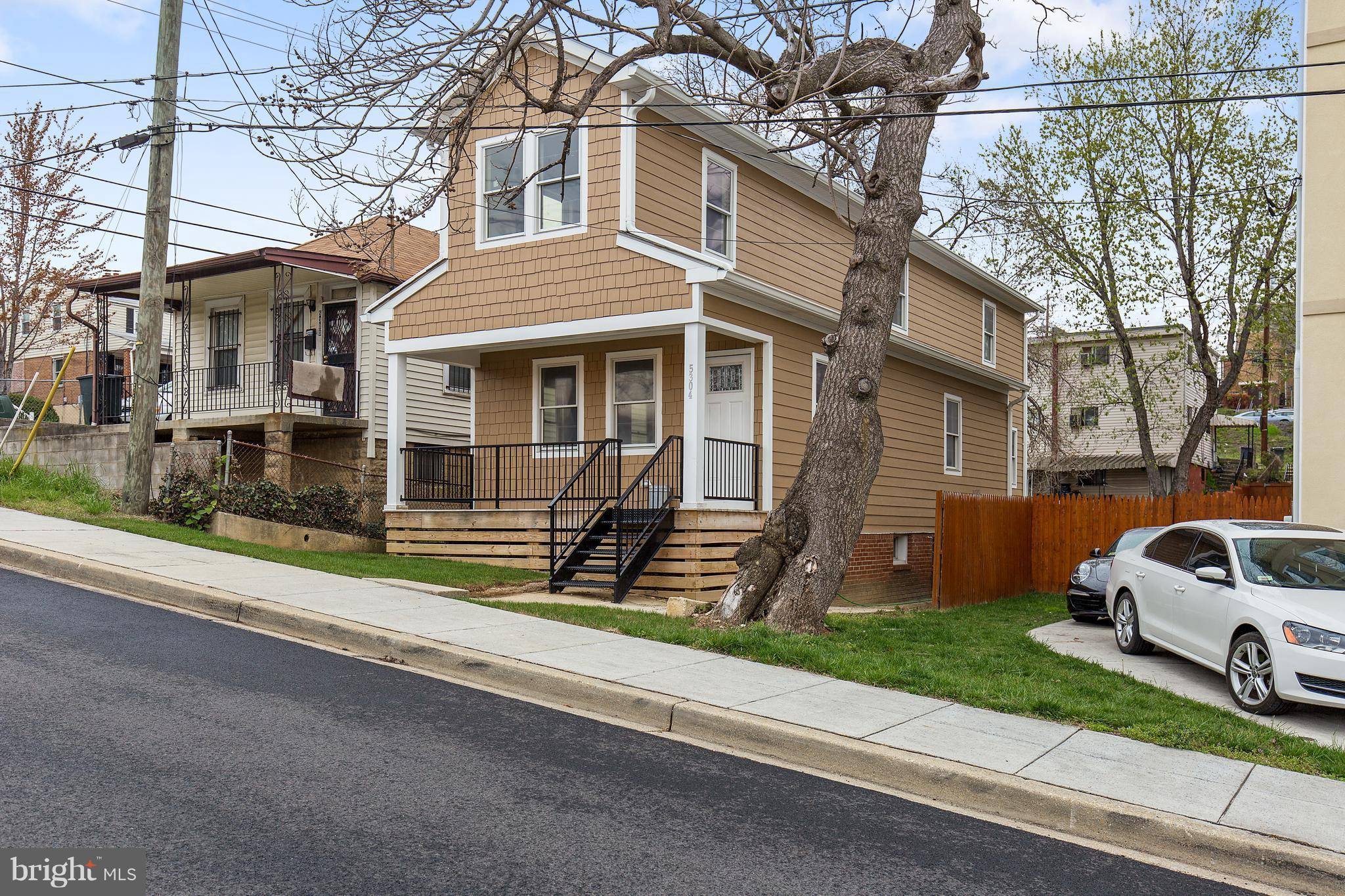 5304 JAMES PL NE, Washington, DC 20019