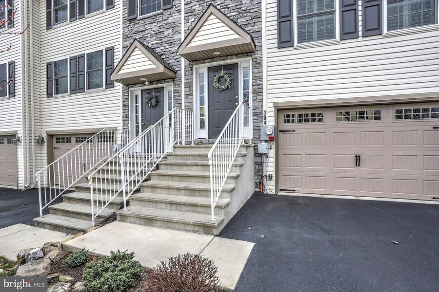 104 GENTLEMENS WAY, Lancaster, PA 17603