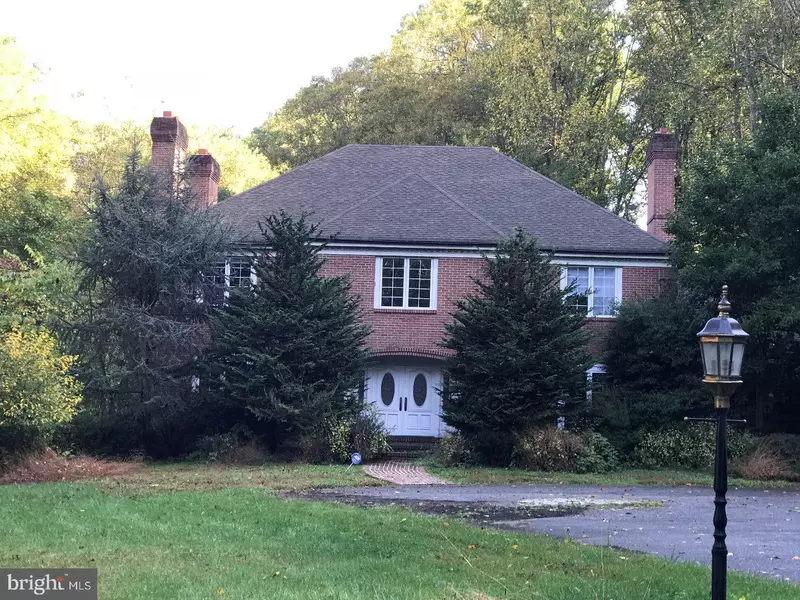 16 BARBERRY LN, Wilmington, DE 19807