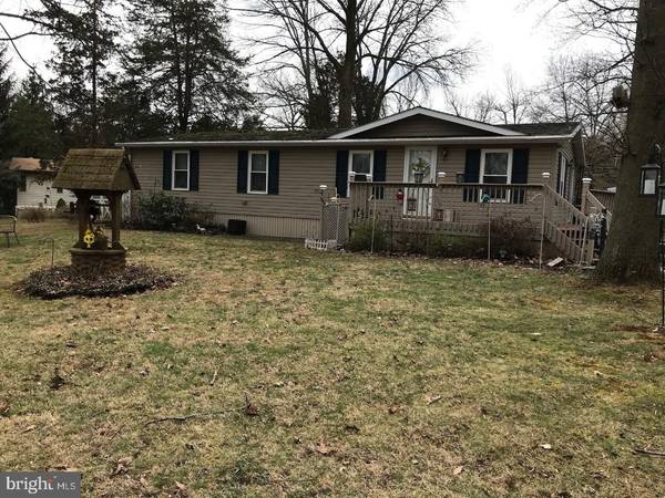 4 HICKORY DR, Quakertown, PA 18951