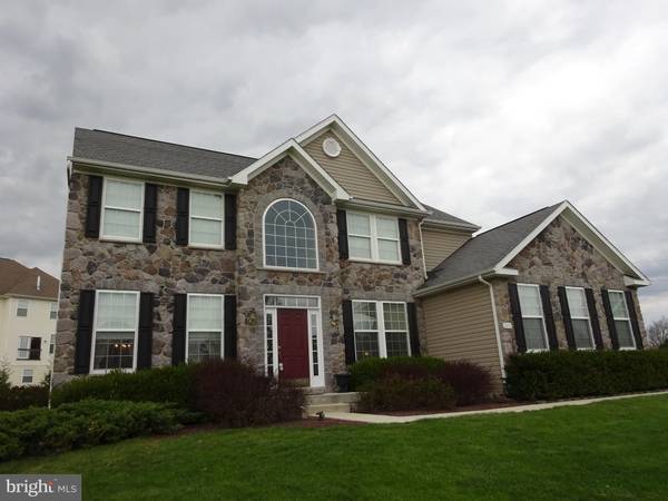 1115 PEBBLEBROOK DR E, Greencastle, PA 17225