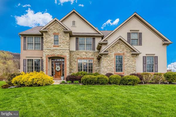 2445 BLADESTONE TRL, Enola, PA 17025