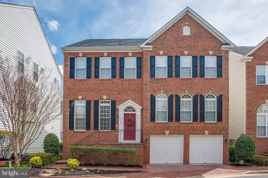 9163 PRICES COVE LN, Fort Belvoir, VA 22060