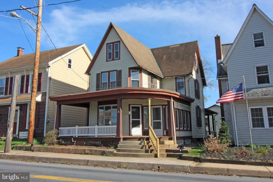 29 E MAIN ST, Reinholds, PA 17569