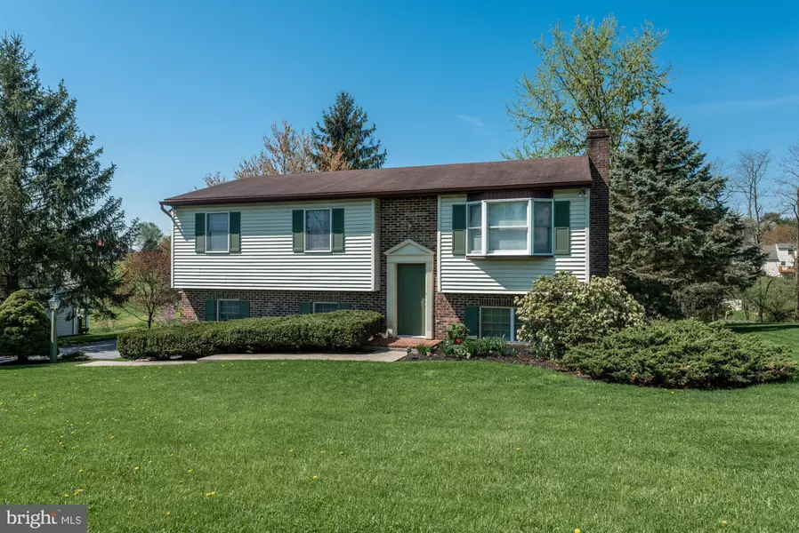 12 PEWTER DR, Lititz, PA 17543