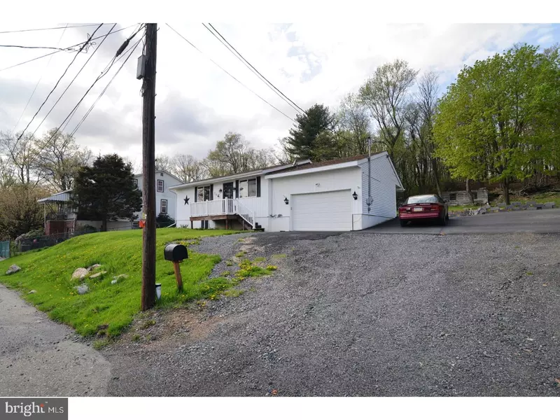 725 W JOHN ST, Frackville, PA 17931