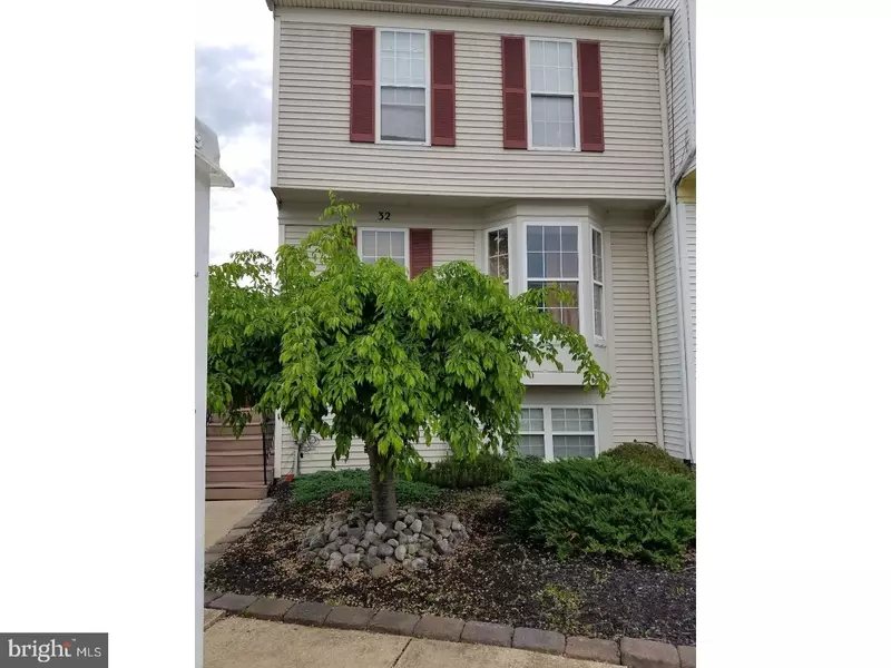 32 DENNY CIR, Newark, DE 19702