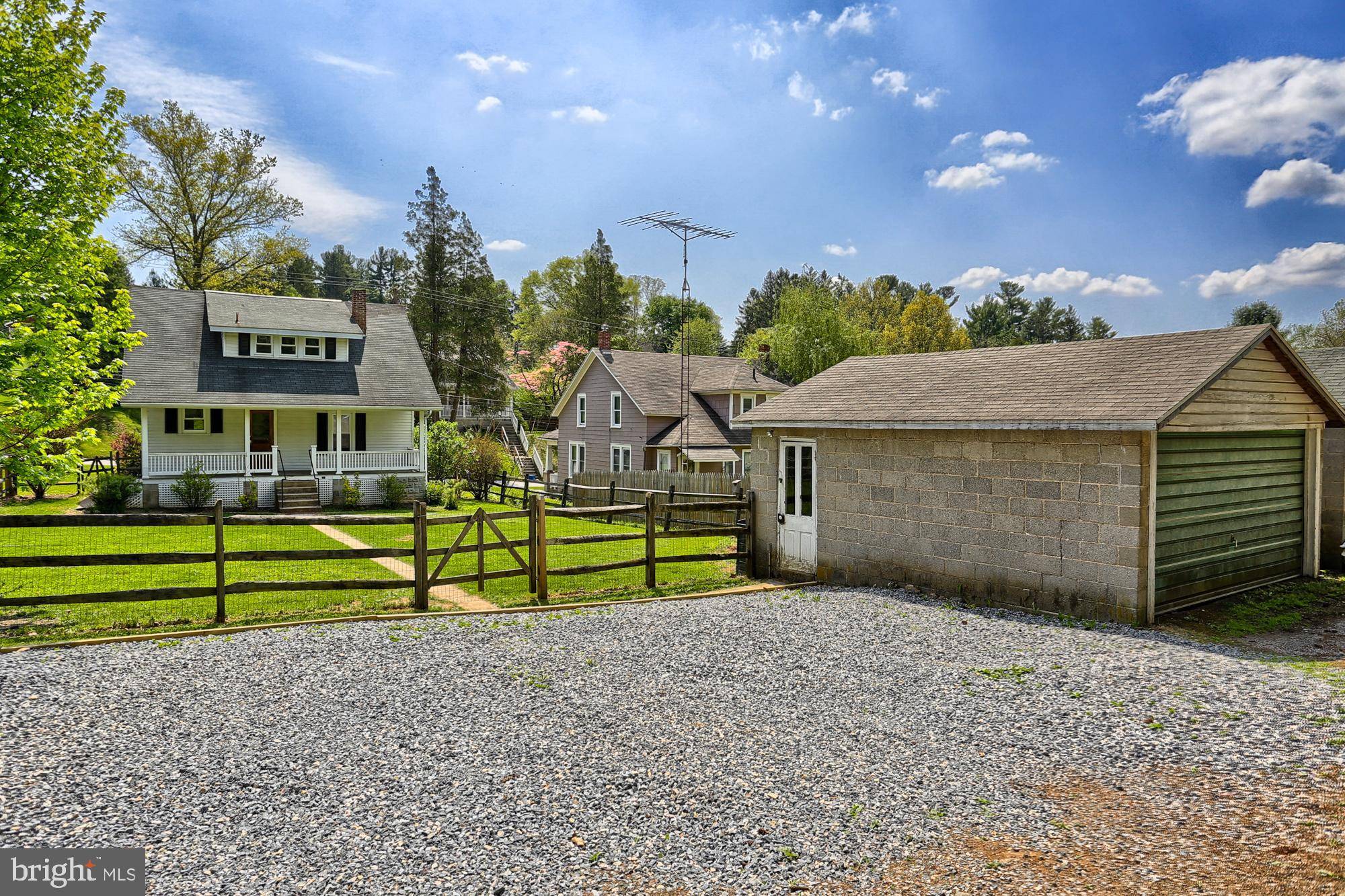 Glen Rock, PA 17327,136 CHURCH ST