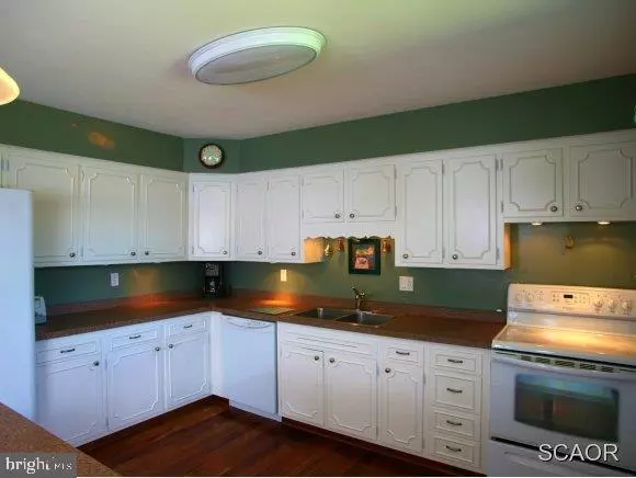 Rehoboth Beach, DE 19971,21195 BAYVIEW RD