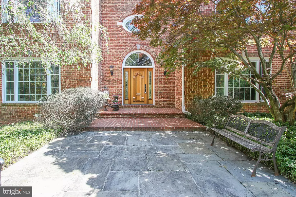 Great Falls, VA 22066,935 SENECA RD