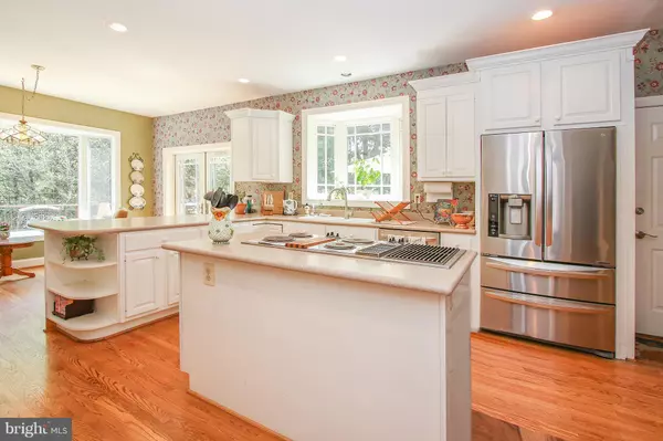 Great Falls, VA 22066,935 SENECA RD