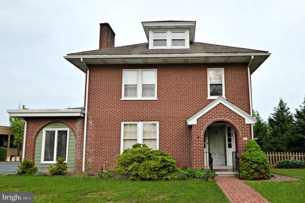 61 HIGHLAND AVE, Ephrata, PA 17522