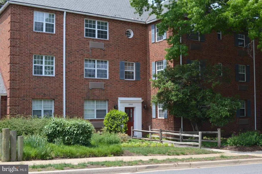 1602 ABINGDON DR #203, Alexandria, VA 22314