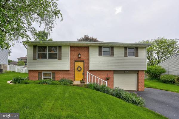 3172 GREENRIDGE DR, Lancaster, PA 17601