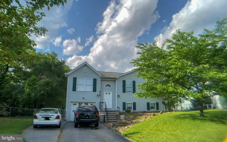 212 FARM POND LN, Martinsburg, WV 25404