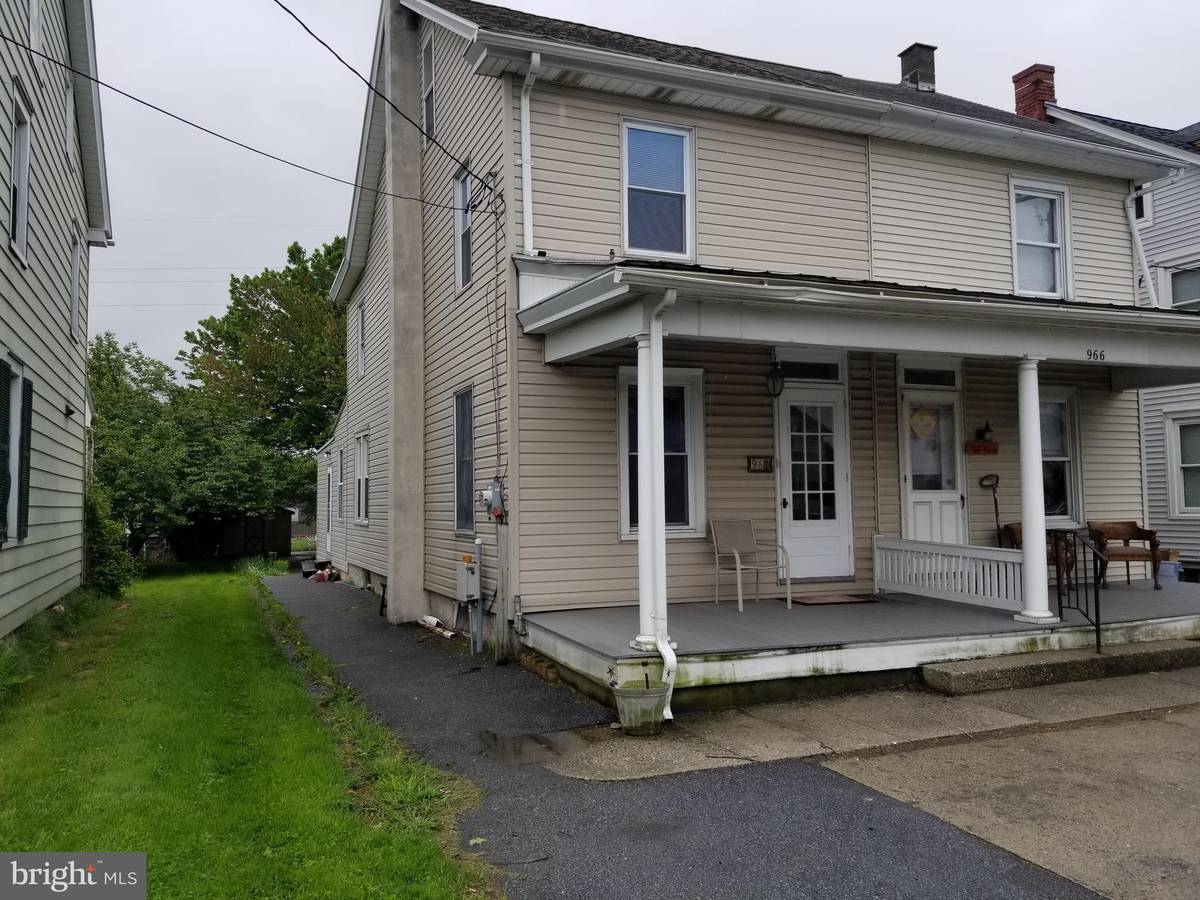 New Holland, PA 17557,964 W MAIN ST