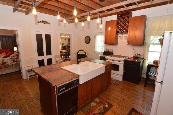 Laurel, DE 19956,161 DELAWARE AVE