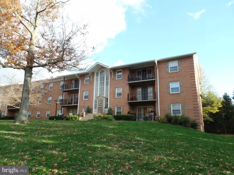 3334 SPRING LN #B-40, Falls Church, VA 22041