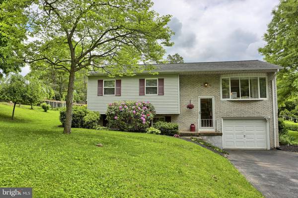 15 CRAIG RUN RD, Duncannon, PA 17020