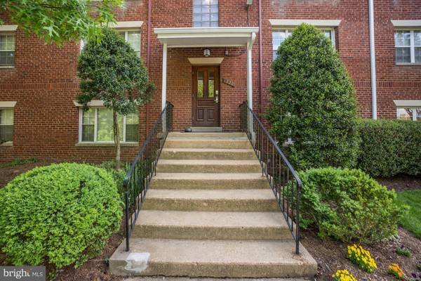 1220 MEADE ST N #4, Arlington, VA 22209