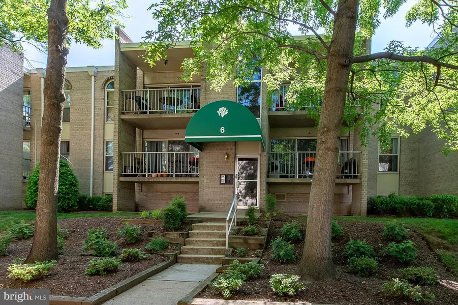 6 CANTERBURY SQ #202, Alexandria, VA 22304