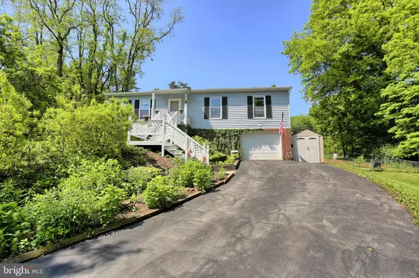 5010 PHEASANT HOLLOW RD, Mechanicsburg, PA 17050