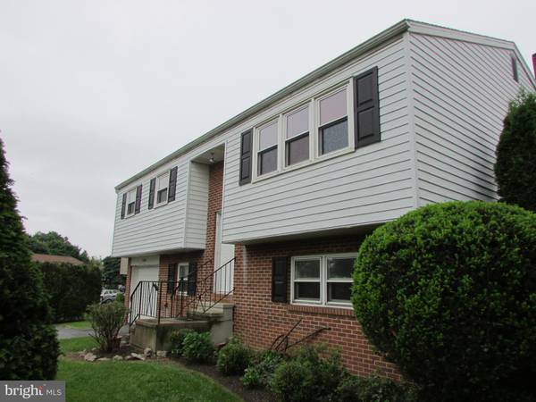 4 E SCHOOLSIDE DR, Mechanicsburg, PA 17055