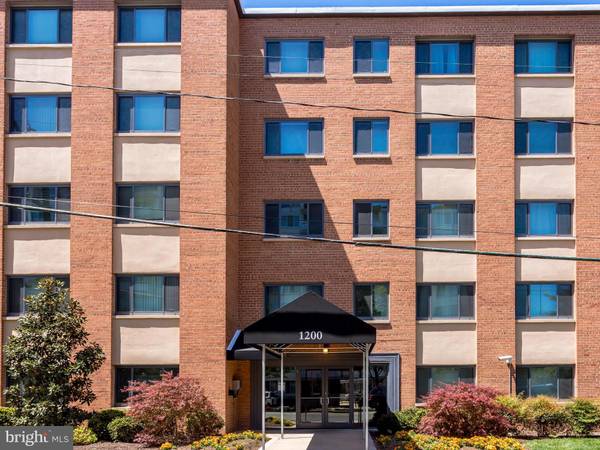 Arlington, VA 22202,1200 ARLINGTON RIDGE RD #408