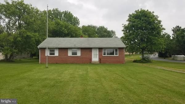 19 NEWPORT RD, Leola, PA 17540