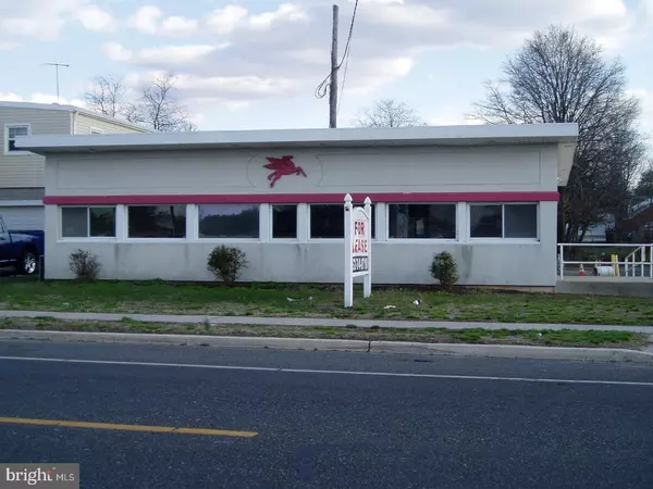 448 W BROAD ST, Paulsboro, NJ 08066